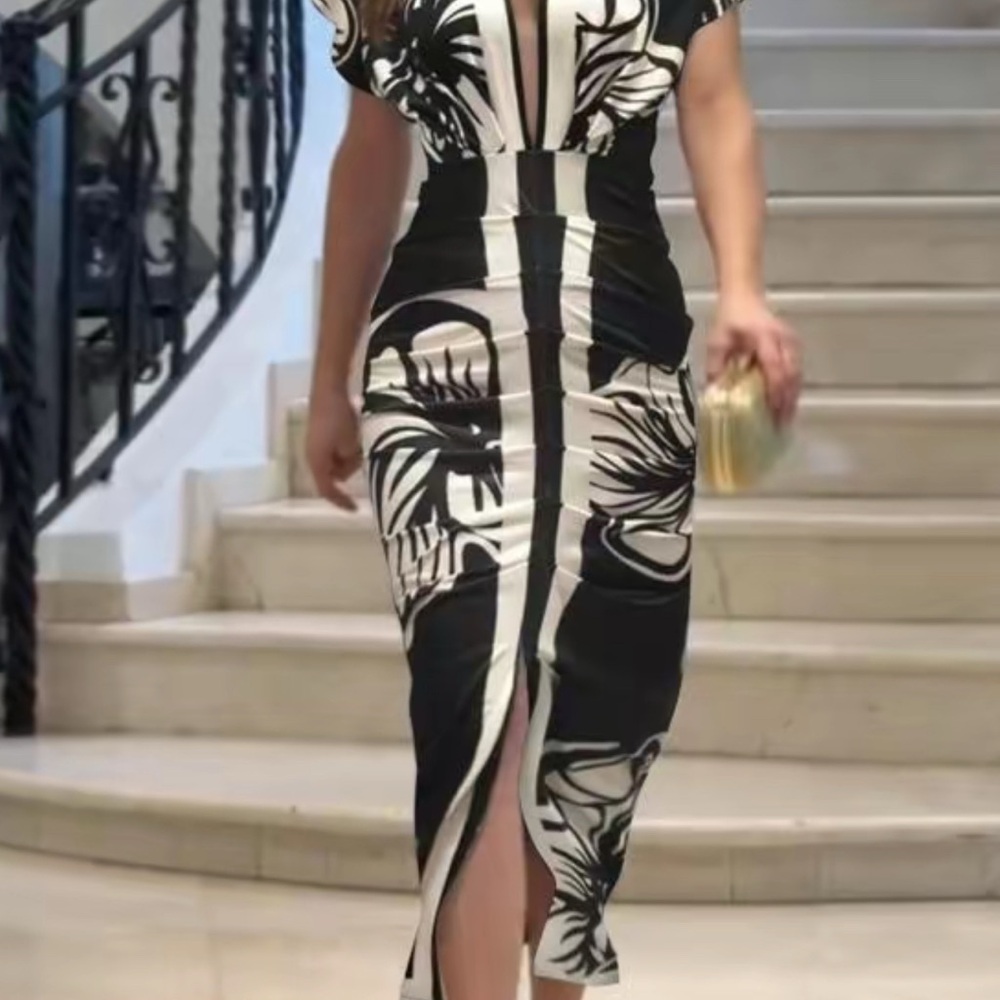 Chic Black and White Floral Midi Dress - Picture 2 of 2